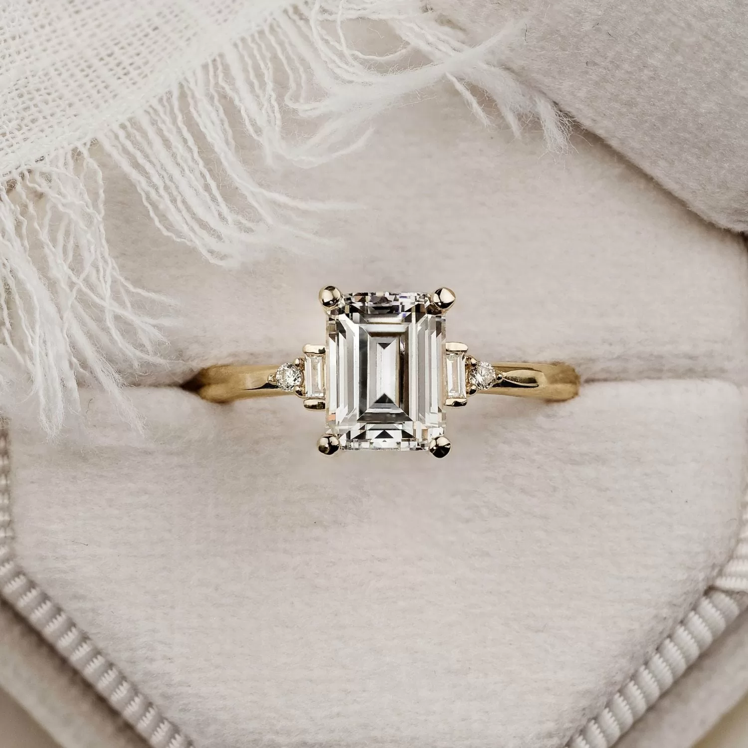 best 18k gold diamond engagement ring